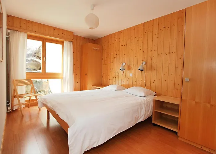 Fenestral R01 By Interhome オヴロナ